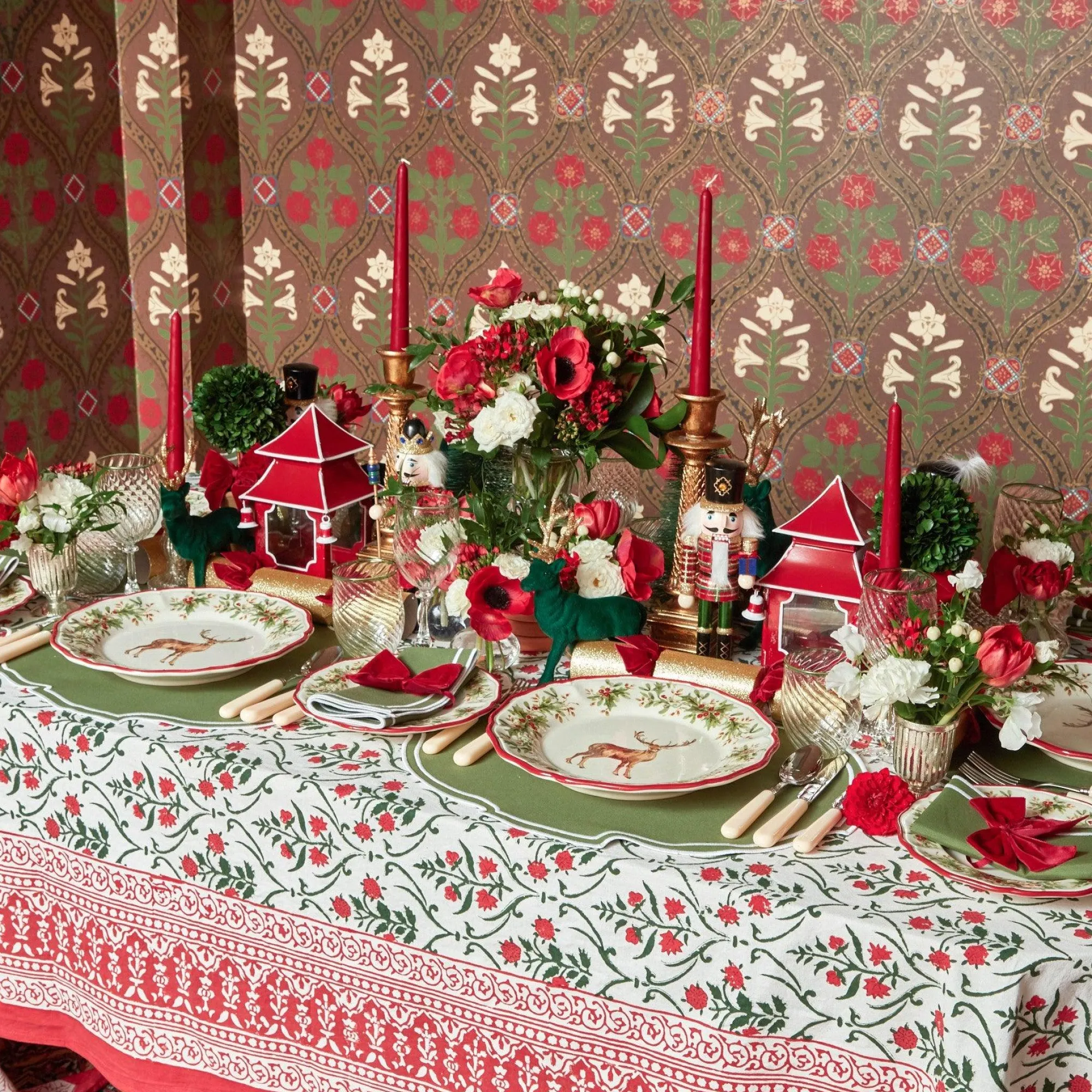 Christmas Garland Tablecloth|Mrs. Alice Clearance