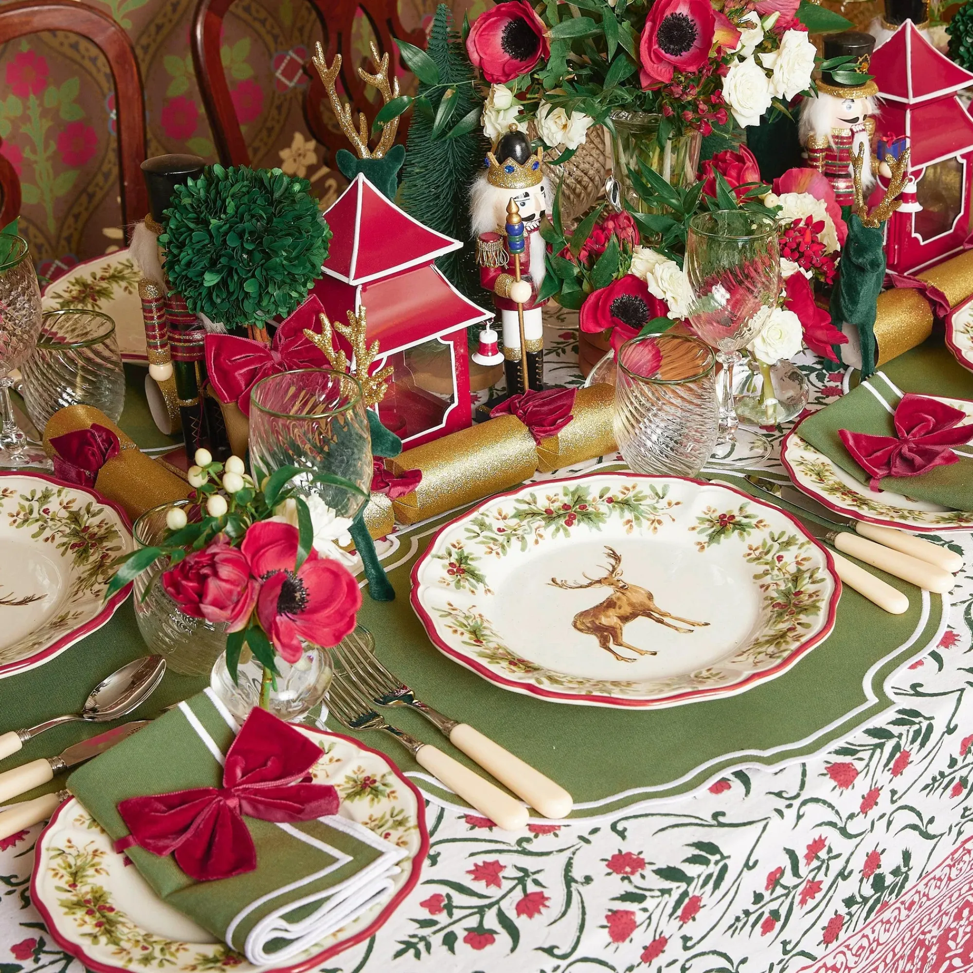 Christmas Garland Tablecloth|Mrs. Alice Clearance