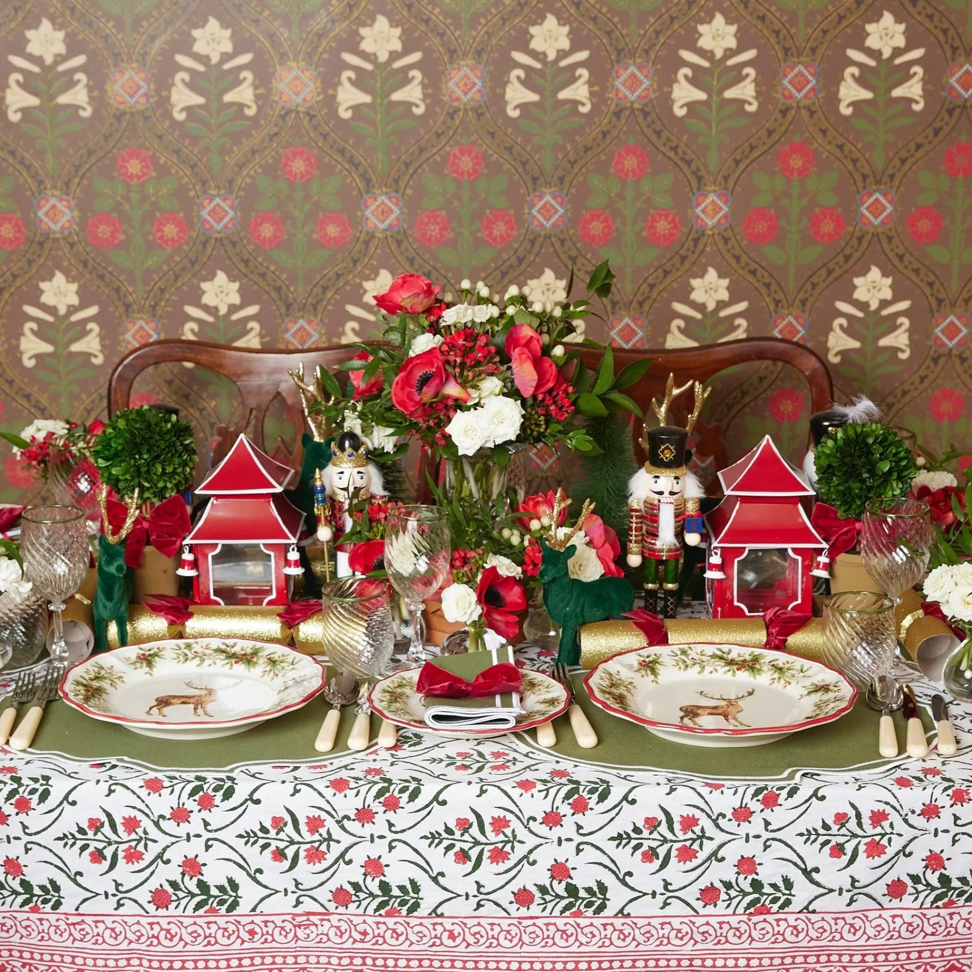 Christmas Garland Tablecloth|Mrs. Alice Clearance