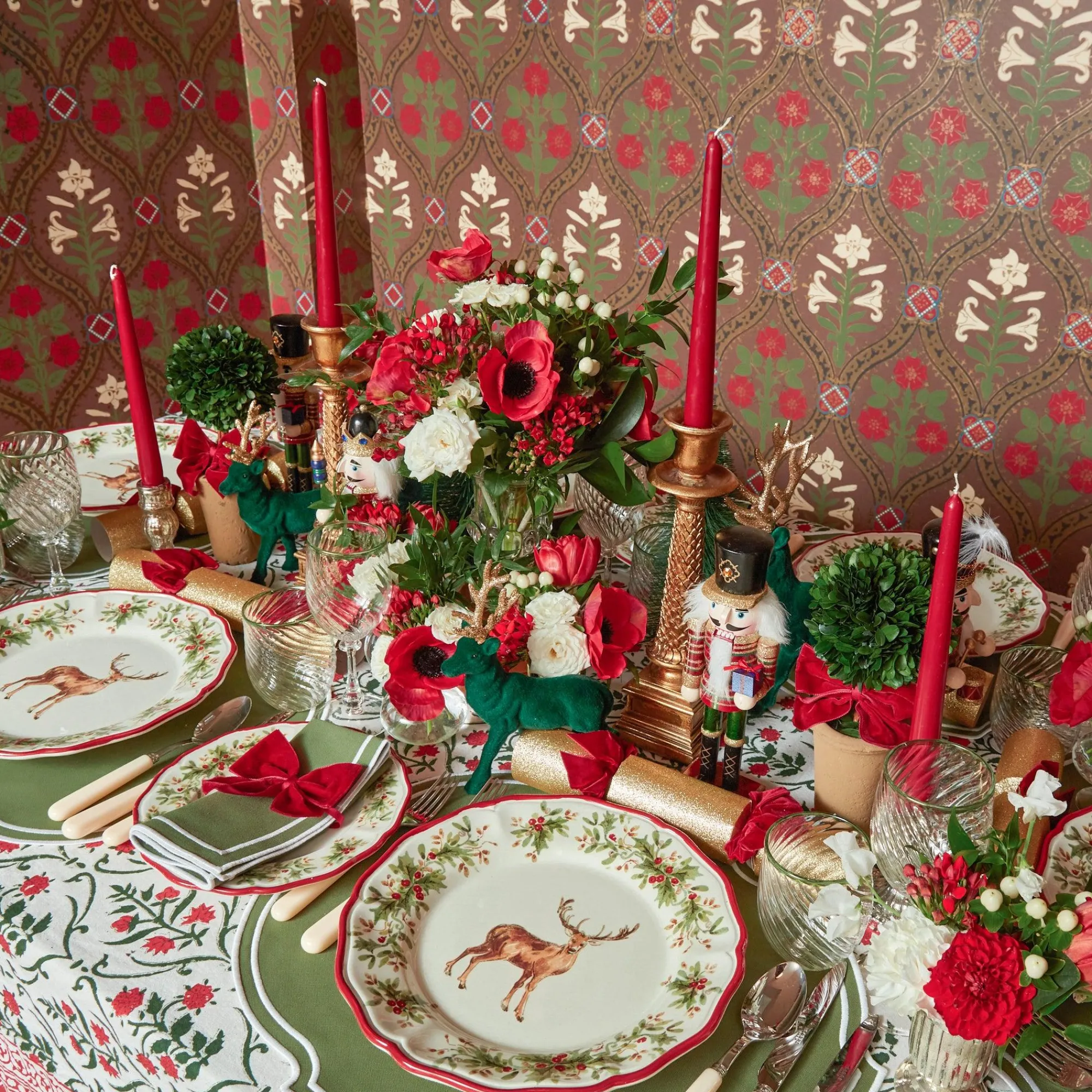 Christmas Garland Tablecloth|Mrs. Alice Clearance