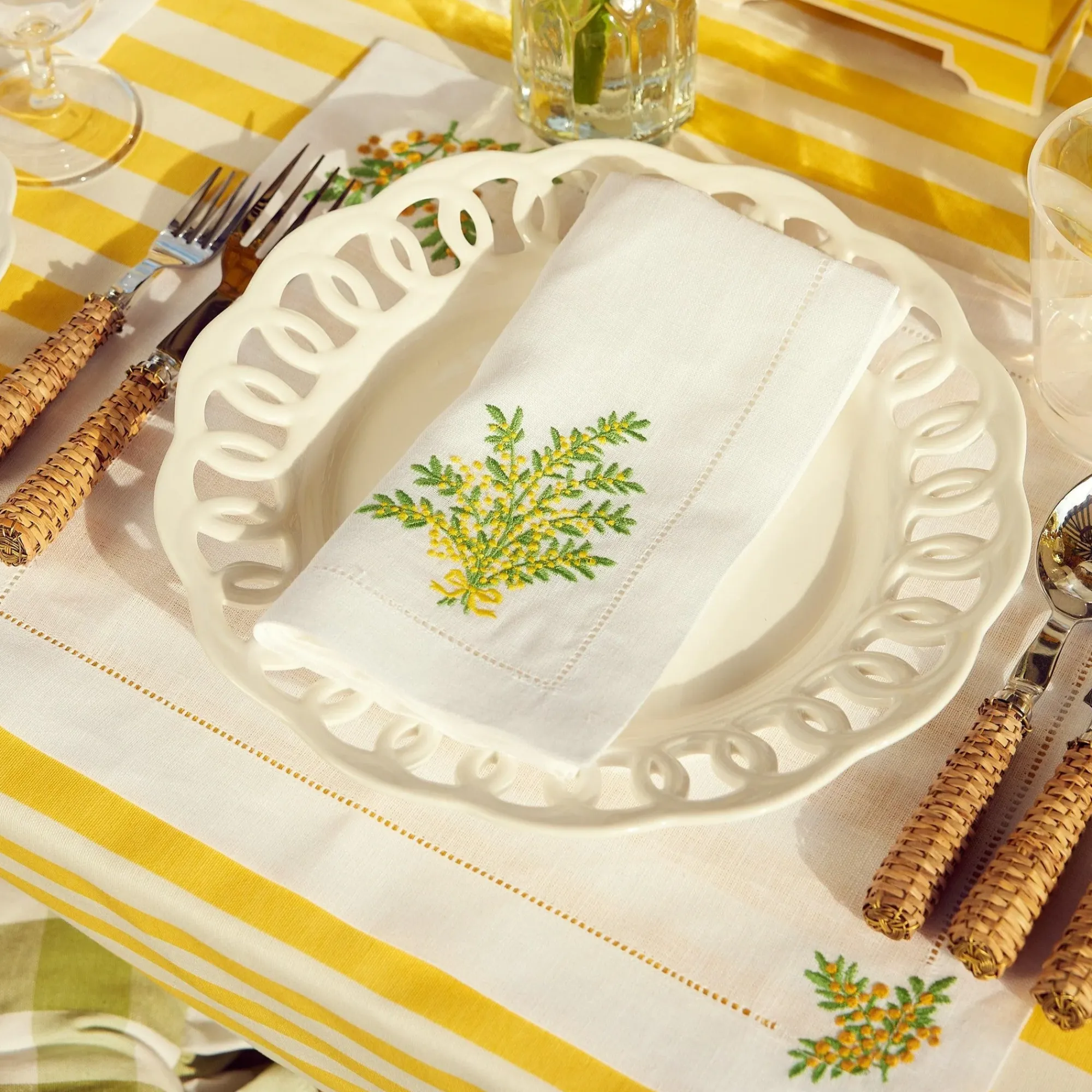 Mimosa White Linen Placemats & Napkins (Set Of 4)|Mrs. Alice