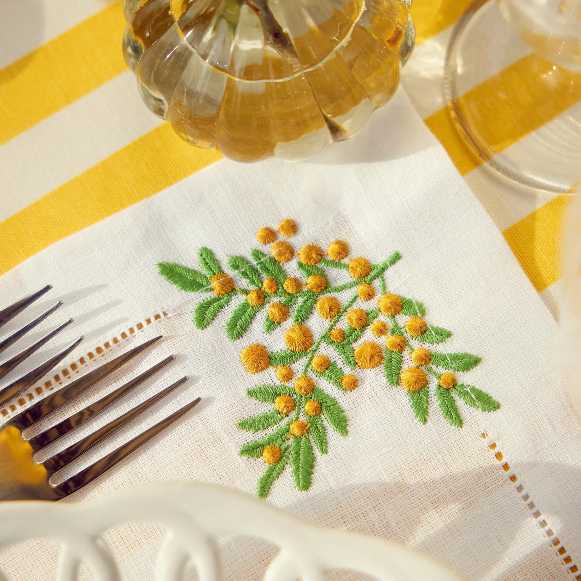 Mimosa White Linen Placemats & Napkins (Set Of 4)|Mrs. Alice