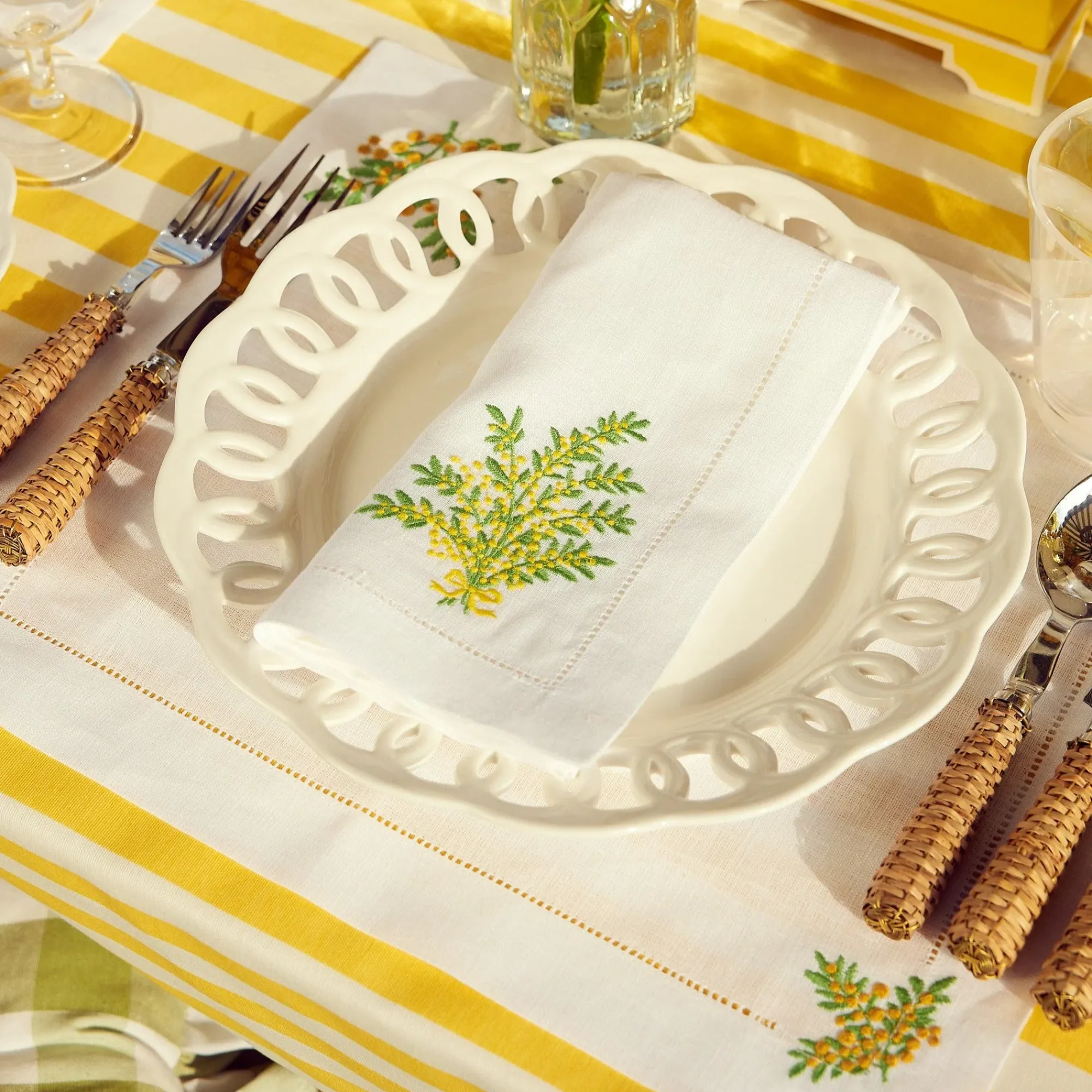Mimosa White Linen Placemats & Napkins (Set Of 4)|Mrs. Alice