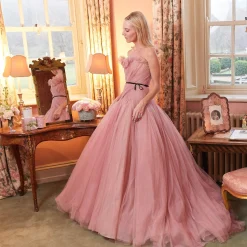 Portrait Of A Garden Scented Candle|Mrs. Alice Sale