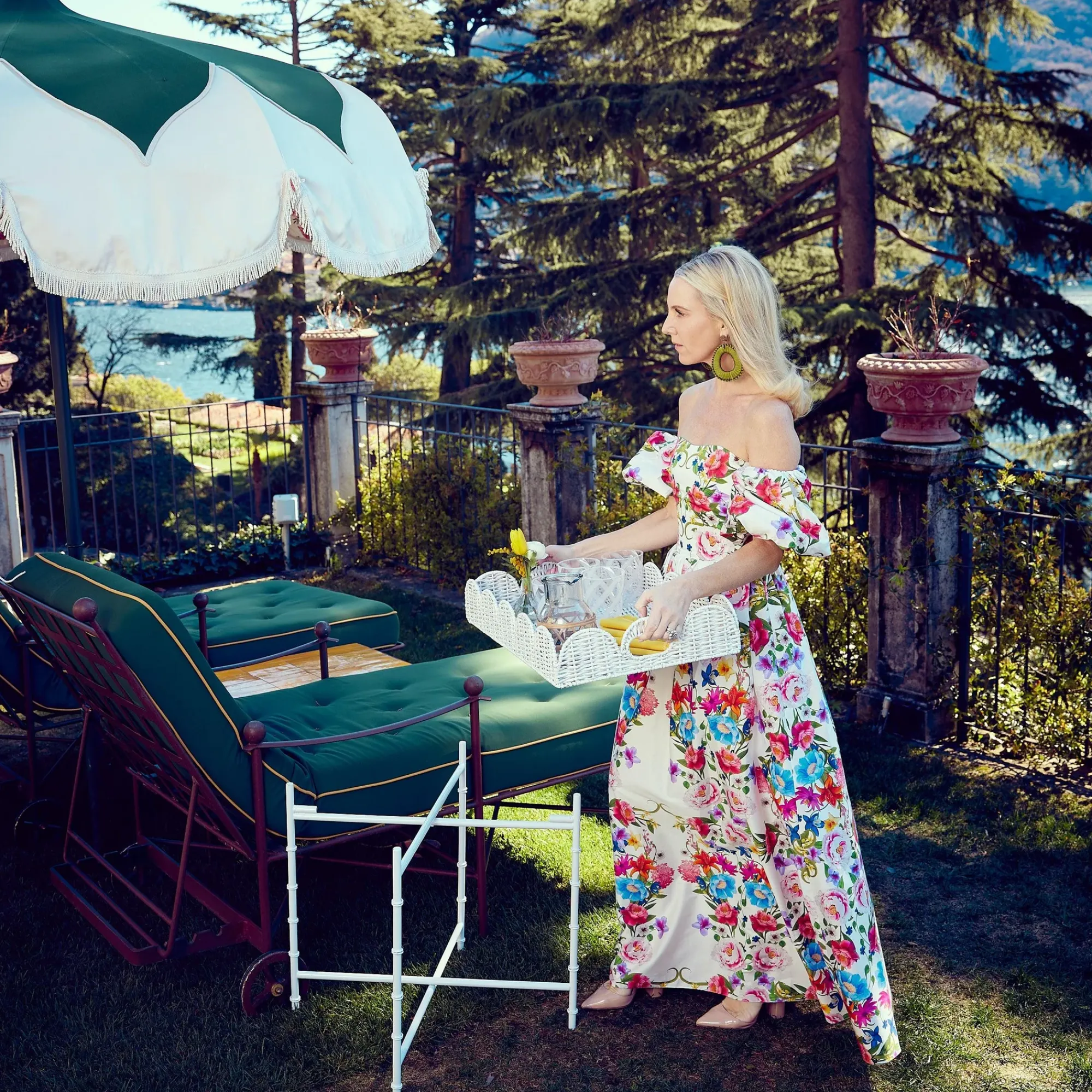 White Scalloped Rattan Tray With Stand|Mrs. Alice Outlet