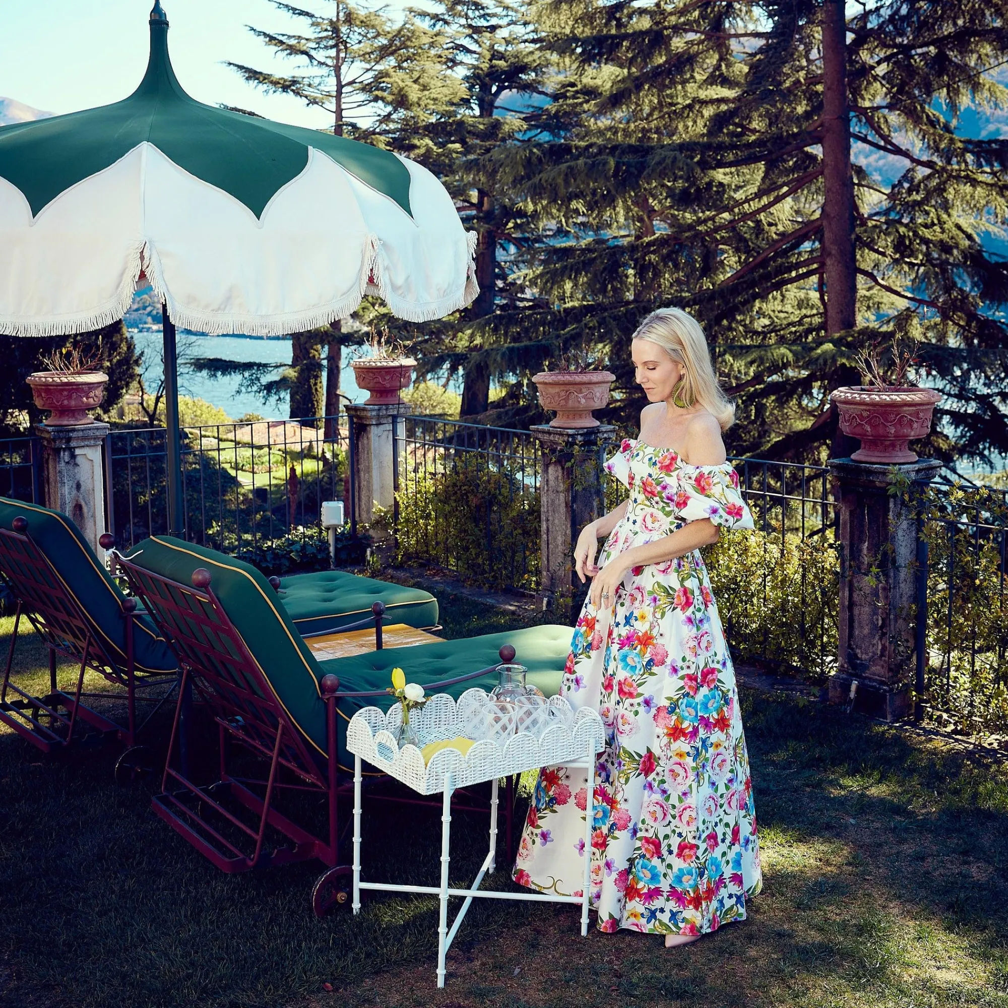 White Scalloped Rattan Tray With Stand|Mrs. Alice Outlet
